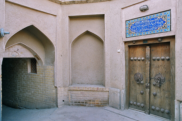 خانه شیخ بهایی، صفوی – قاجاری، سده ۱۶ و ۱۹ میلادی<br />
به روایتی  این خانه متعلق به عمه شاه عباس بود که پس از فوت وی از سوی شاه به شیخ بهایی هدیه شد.